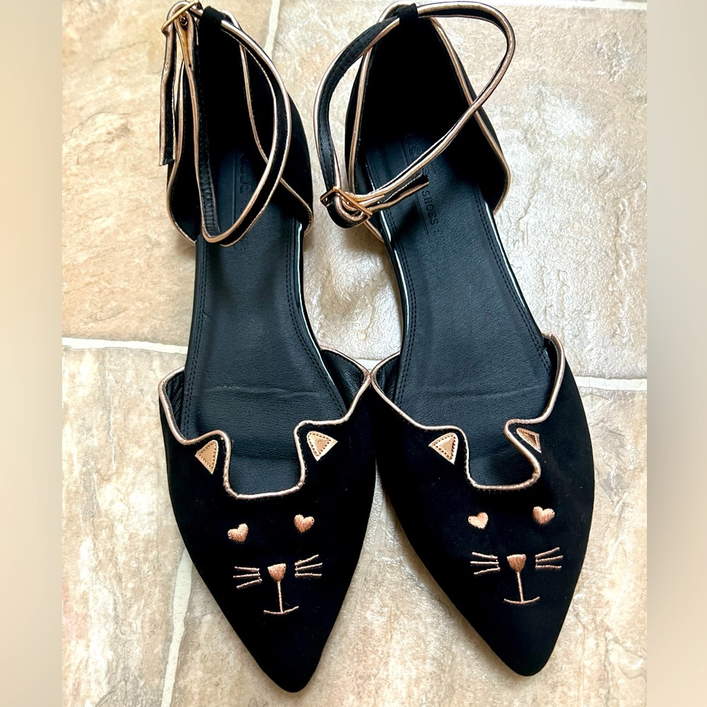 O.SOS Cat Flats with Ankle Strap Size 8